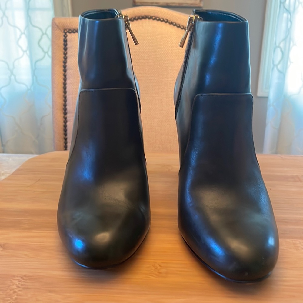 Ann Taylor Dark green leather bootie